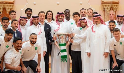 ولي العهد يستقبل وزير الرياضة ورئيس اتحاد القدم وإدارة ولاعبي الأهلي