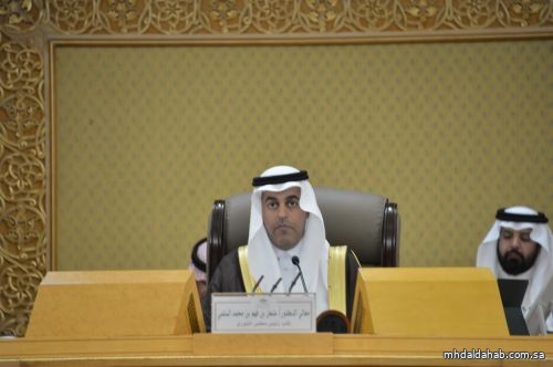 الشورى يطالب بقياس أثر فرض الضرائب والرسوم على الأسرة السعودية الشورى يطالب بقياس أثر فرض الضرائب والرسوم على الأسرة السعودية