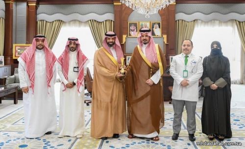أمير المدينة المنورة يستقبل مدير مستشفى الملك فيصل التخصصي ومركز الأبحاث بالمنطقة أمير المدينة المنورة يستقبل مدير مستشفى الملك فيصل التخصصي ومركز الأبحاث بالمنطقة