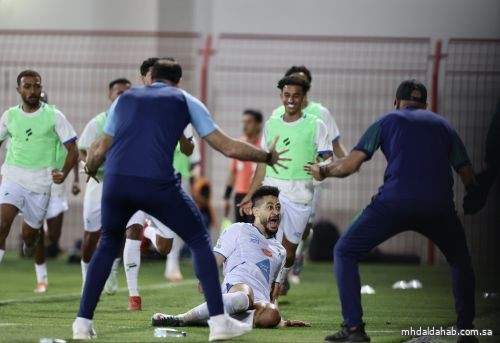 الفتح يهزم ضمك ويضمن البقاء