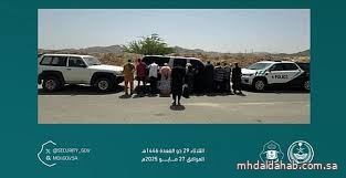 "قوات أمن الحج" تضبط مواطنًا لنقله 11 وافدًا من حاملي تأشيرات الزيارة بالمخالفة للأنظمة والتعليمات "قوات أمن الحج" تضبط مواطنًا لنقله 11 وافدًا من حاملي تأشيرات الزيارة بالمخالفة للأنظمة والتعليمات