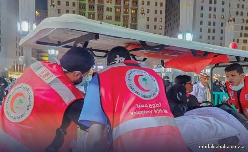 إنقاذ حاج إندونيسي بعد توقف قلبه بالمسجد النبوي إنقاذ حاج إندونيسي بعد توقف قلبه بالمسجد النبوي