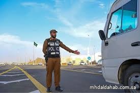 ضبط مواطنين لنقلهما مقيمين مخالفين لأنظمة الحج ومحاولة إيصالهما إلى مكة المكرمة