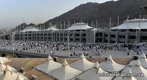ضيوف الرحمن يرمون جمرة العقبة الكبرى بعد اكتمال خطط تفويجهم لمشعر منى لقضاء أيام التشريق