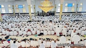 حجاج بيت الله الحرام يؤدون الصلوات في مسجد الخيف وسط أجواء إيمانية وخدمات متكاملة