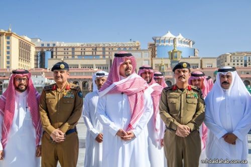 أمير المدينة ينقل تحيات القيادة الرشيدة ويثمّن جهود رجال الأمن في المسجد النبوي مع وصول طلائع ضيوف الرحمن أمير المدينة ينقل تحيات القيادة الرشيدة ويثمّن جهود رجال الأمن في المسجد النبوي مع وصول طلائع ضيوف الرحمن