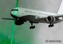 مجهولون يسلِّطون أشعة الليزر على طائرة "الخطوط" بمطار الطائف