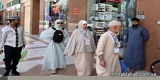 ضيوف الرحمن يختتمون زيارتهم للمدينة المنورة بالتسوّق واقتناء الهدايا التذكارية ضيوف الرحمن يختتمون زيارتهم للمدينة المنورة بالتسوّق واقتناء الهدايا التذكارية