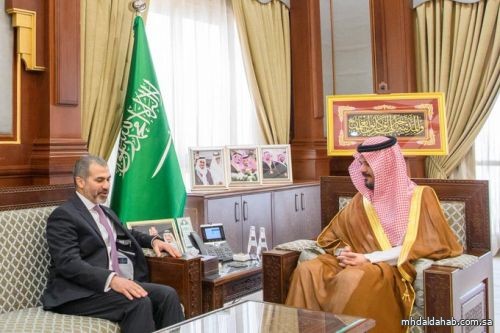 أمير منطقة المدينة المنورة يستقبل القنصل العام العراقي أمير منطقة المدينة المنورة يستقبل القنصل العام العراقي