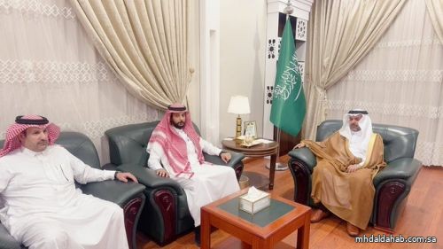محافظ #المهد د.سلامة بن عيد الجهني يستقبل*في مكتبه صباح اليوم , رئيس بلدية #المهد ورئيس بلدية #السويرقية محافظ #المهد د.سلامة بن عيد الجهني يستقبل*في مكتبه صباح اليوم , رئيس بلدية #المهد ورئيس بلدية #السويرقية