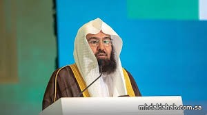 خطبة الجمعة بالمسجد الحرام مترجمة إلى 35 لغة لأول مرة والسديس يؤم المصلين والبدير في المسجد النبوي