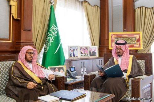 أمير المدينة المنورة يستقبل مدير التعليم ويشيد بجهود تطوير القطاع التعليمي في المنطقة أمير المدينة المنورة يستقبل مدير التعليم ويشيد بجهود تطوير القطاع التعليمي في المنطقة