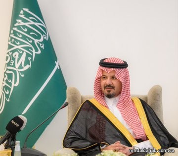 أمير المدينة المنورة يلتقي المواطنين وشيوخ القبائل ومسؤولي الإدارات الحكومية المدنية والعسكرية بمحافظتي ينبع وبدر