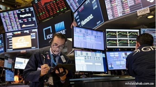 الدولار يتعافى والأسهم الأوروبية تتجاوز سلسلة خسائر استمرت أربع أيام الدولار يتعافى والأسهم الأوروبية تتجاوز سلسلة خسائر استمرت أربع أيام