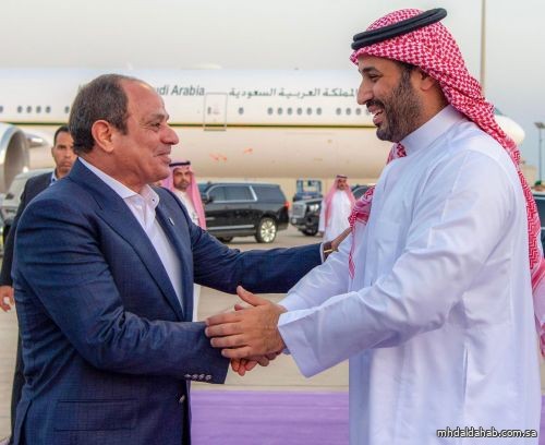 رئيس مصر يغادر نيوم وولي العهد في مقدمة مودعيه