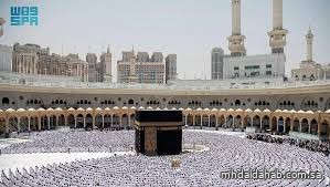 إمام الحرم المكي: صلاة الاستخارة سبيل التوكل والطمأنينة