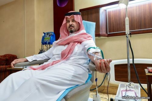 أمير منطقة المدينة المنورة يتبرع بالدم تفاعلًا مع الحملة الوطنية السنوية للتبرع بالدم التي أطلقها سمو ولي العهد أمير منطقة المدينة المنورة يتبرع بالدم تفاعلًا مع الحملة الوطنية السنوية للتبرع بالدم التي أطلقها سمو ولي العهد