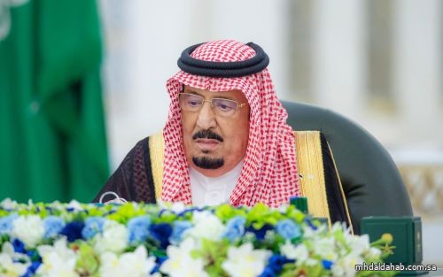 خادم الحرمين الشريفين يرأس جلسة مجلس الوزراء في جدة