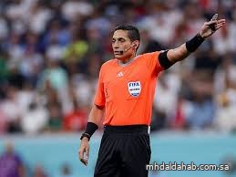 في افتتاح الجولة الأولى من دوري روشن.. صافرة فنزويلية تضبط قمة الأهلي ونيوم