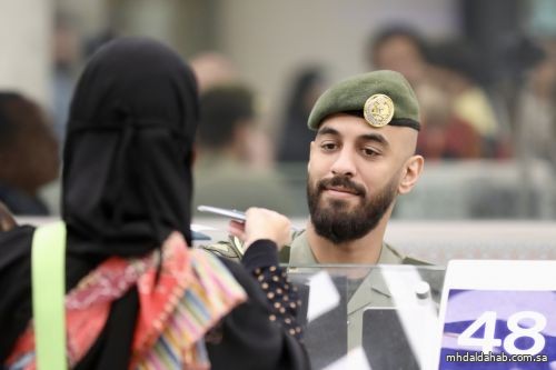 "الجوازات" تتيح تمديد تأشيرات الخروج والعودة إلكترونيًا عبر "أبشر أعمال"