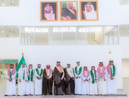 سمو أمير منطقة #المدينة_المنورة #سلمان_بن_سلطان، يشارك طلاب متوسطة ربيعة بن أكثم يومهم الدراسي، بالتزامن مع انطلاقة العام الدراسي الجديد 1447هـ. سمو أمير منطقة #المدينة_المنورة #سلمان_بن_سلطان، يشارك طلاب متوسطة ربيعة بن أكثم يومهم الدراسي، بالتزامن مع انطلاقة العام الدراسي الجديد 1447هـ.