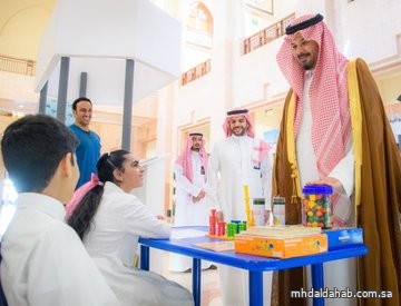 سمو أمير منطقة #المدينة_المنورة #سلمان_بن_سلطان، يزور معرض جمعية المدينة للتوحد (تمكّن)   بالإمارة