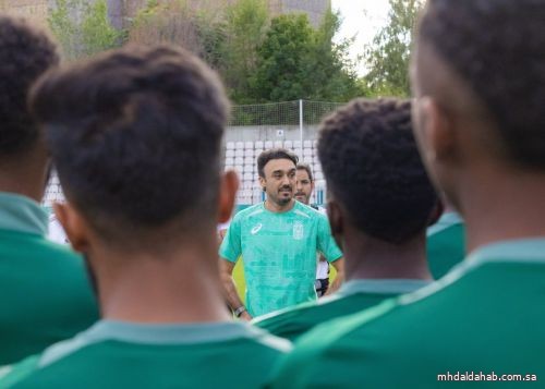 وزير الرياضة يزور معسكر الأخضر في التشيك