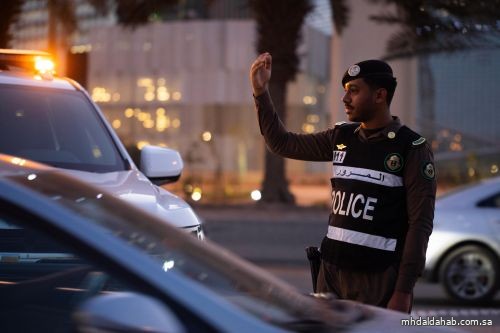المرور يوعي المقيمين والزائرين بتعديل المادة (74) من نظام المرور بلغاتهم