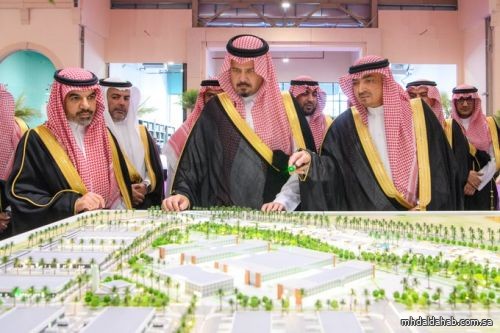 سمو أمير منطقة #المدينة_المنورة #سلمان_بن_سلطان يُدشّن سوق المدينة المركزي للتمور في مدينة الغذاء