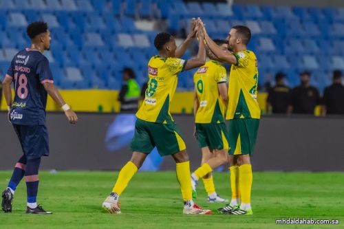 الخليج يهزم الفيحاء بثلاثية ويعتلي صدارة الدوري