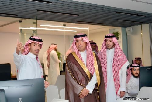 الحقيل يطّلع على تقنيات الذكاء الاصطناعي والحلول الرقمية لبرنامج الأراضي البيضاء والعقارات الشاغرة