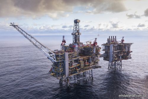 انخفاض أسعار النفط وسط مخاوف بشأن الاقتصاد الأمريكي وفائض المعروض