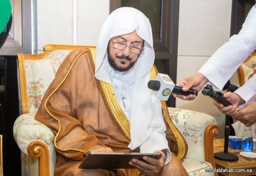 وزير الشؤون الإسلامية يدشن ترجمتين جديدتين للقرآن الكريم