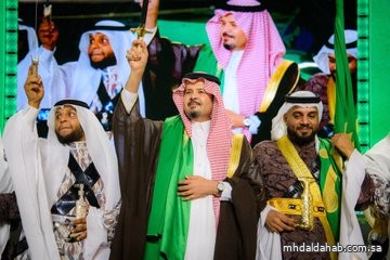 سمو أمير منطقة #المدينة_المنورة #سلمان_بن_سلطان يؤدي العرضة السعودية خلال حفل #المدينة_المنورة بمناسبة #اليوم_الوطني_السعودي95.