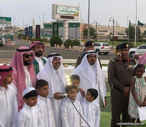 محافظ #المهد د. سلامة بن عيد الرفاعي يرفع  العلم السعودي على المدخل الرئيسي للمحافظة
