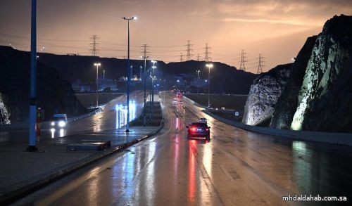 هطول أمطار متفاوتة الغزارة على مكة