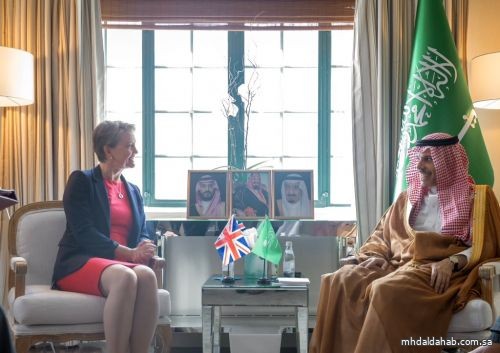 وزير الخارجية يلتقي وزيرة خارجية المملكة المتحدة