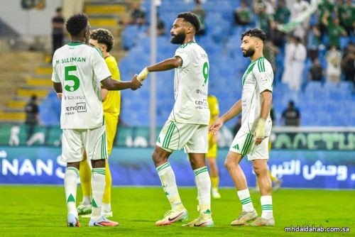 الأهلي يعود للانتصارات بفوز صعب على الحزم