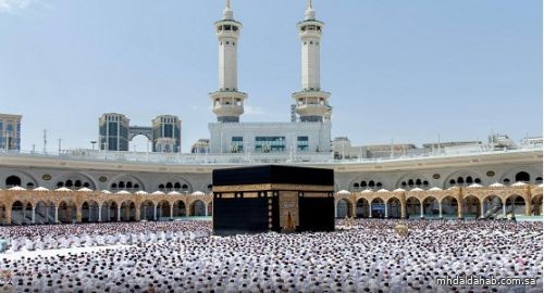 إمام المسجد الحرام: تزكية النفوس سبيل السعادة والعيش الطيب