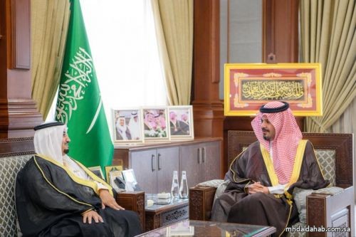 أمير المدينة المنورة يستقبل مدير فرع الرئاسة العامة للبحوث العلمية بالمنطقة
