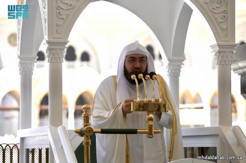 إمام الحرم المكي يدعو إلى ترك ما لا يعني المرء وصون اللسان عن الخوض في غير تخصصه إمام الحرم المكي يدعو إلى ترك ما لا يعني المرء وصون اللسان عن الخوض في غير تخصصه
