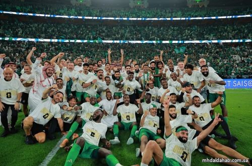 وزير الرياضة يهنئ القيادة بمناسبة تأهل الأخضر لكأس العالم 2026م