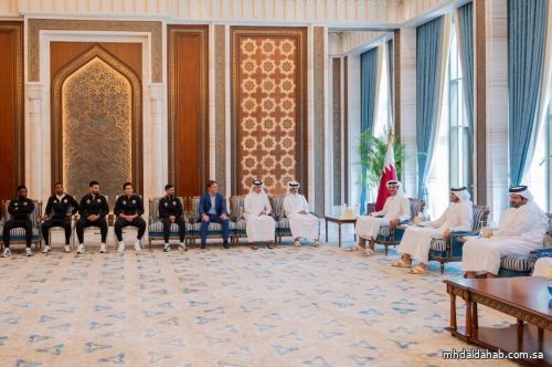أمير قطر يستقبل المنتخب القطري عقب الصعود لمونديال 2026