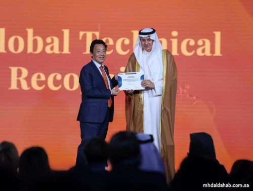 المملكة تتسلّم جائزة التقدير الفني العالمية من منظمة "الفاو" المملكة تتسلّم جائزة التقدير الفني العالمية من منظمة "الفاو"