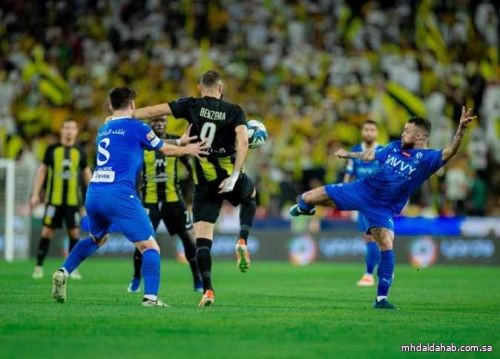 الهلال يحسم الكلاسيكو بثنائية ويواصل مطاردة صدارة روشن