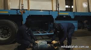 إحباط تهريب 8.9 كجم من "الشبو" عبر منفذ الربع الخالي في شاحنة محكمة الإخفاء إحباط تهريب 8.9 كجم من "الشبو" عبر منفذ الربع الخالي في شاحنة محكمة الإخفاء