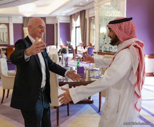 وزير الرياضة يلتقي رئيسَ الاتحاد الدولي لكرة القدم "فيفا" وزير الرياضة يلتقي رئيسَ الاتحاد الدولي لكرة القدم "فيفا"