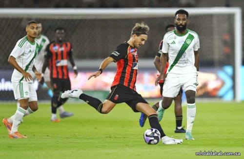 الأهلي يتعثر أمام الرياض ويُهدر نقطتين ثمينتين الأهلي يتعثر أمام الرياض ويُهدر نقطتين ثمينتين