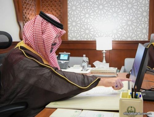 أمير منطقة المدينة المنورة يدشن مشروع "الحافلة الذكية المتنقلة"