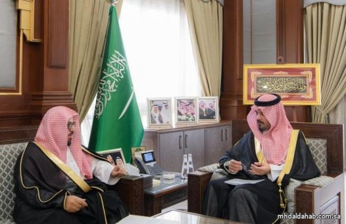 سمو أمير منطقة #المدينة_المنورة #سلمان_بن_سلطان يستقبل مدير عام التعليم بالمنطقة ناصر العبدالكريم